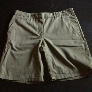 Women’s kaki shorts